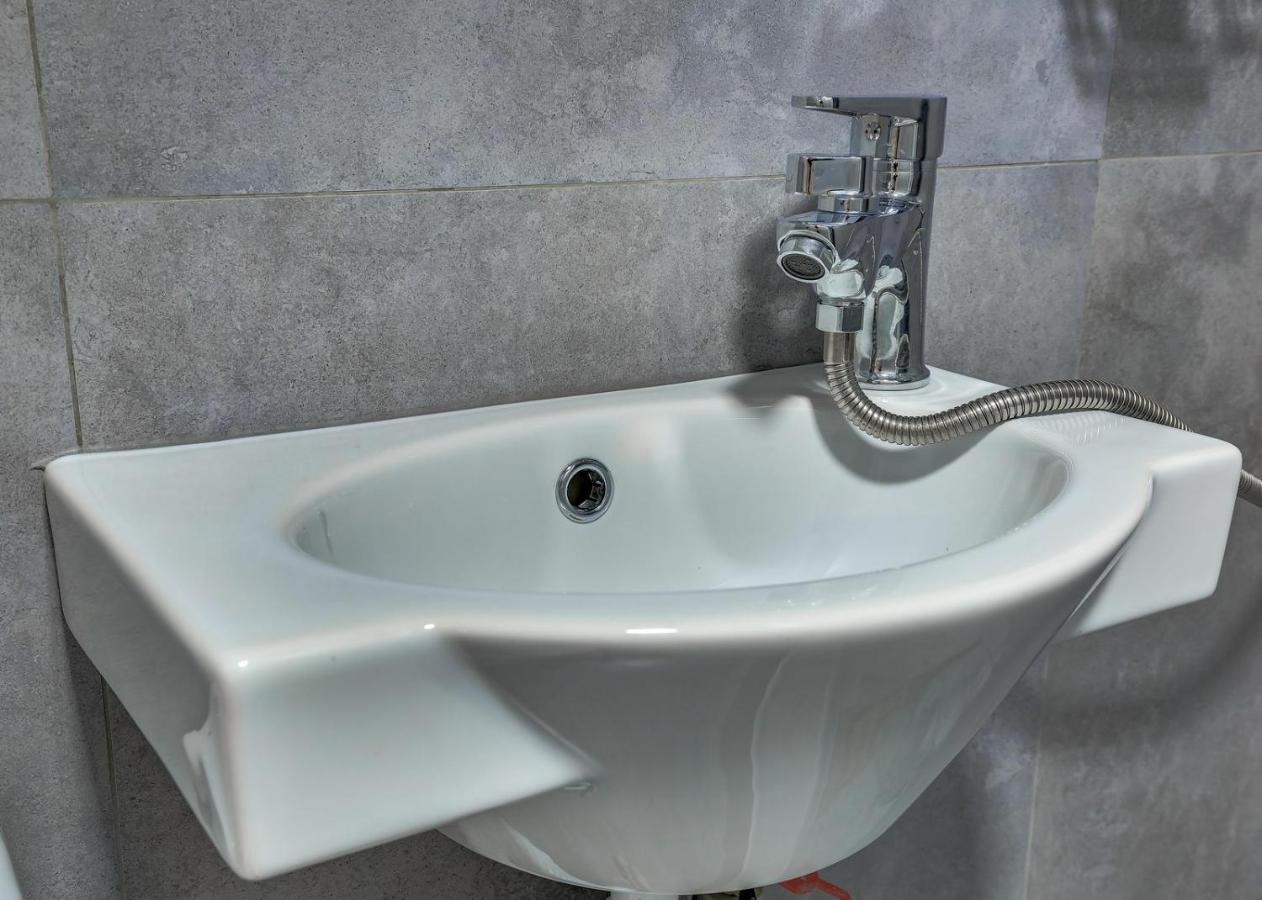 Yourhouse На Розыбакиева Утепова Недалеко От Меги Almaty Eksteriør bilde